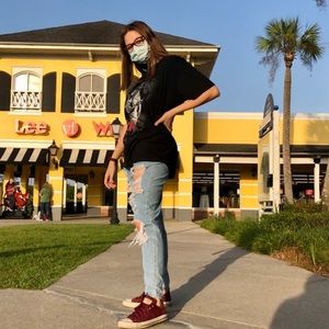 Meet your Posher, Danielle